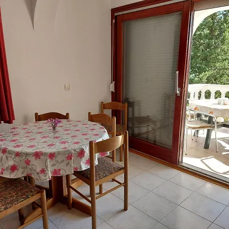 Franjo Apartment *