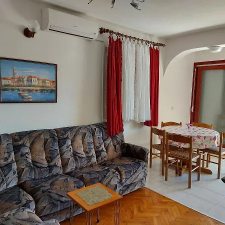 Franjo Apartment *